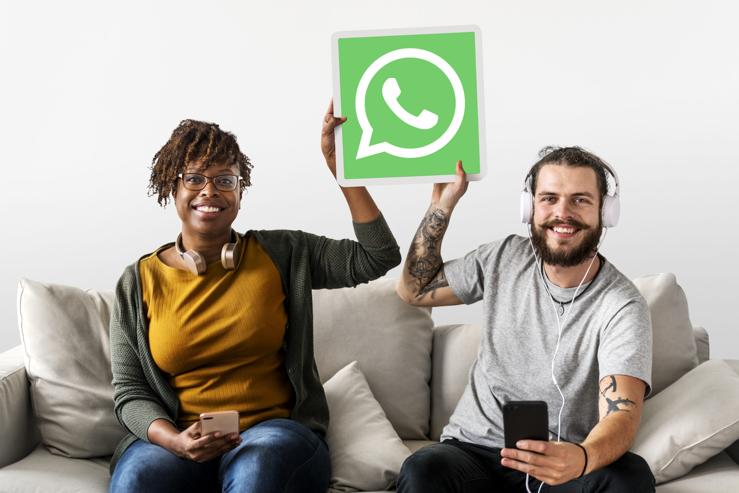 Personas usando WhatsApp