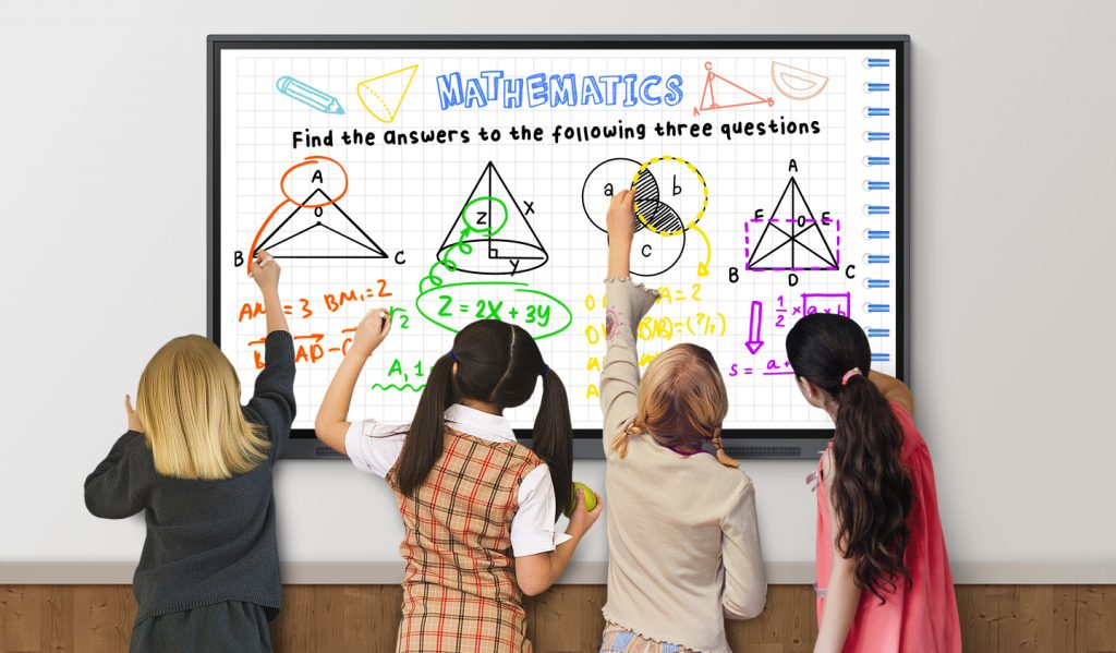 Estudiantes usando una pantalla interactiva Samsung
